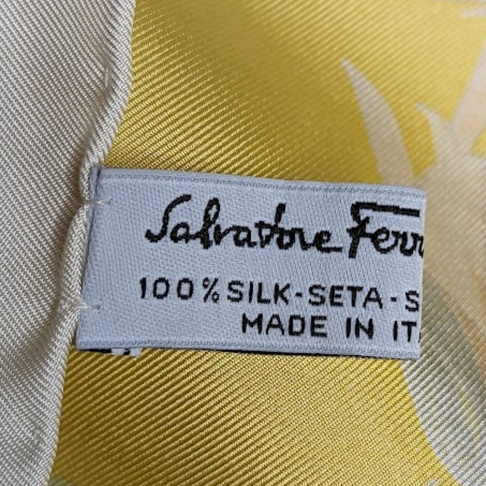 Salvatore Ferragamo 100% Silk Rare Floral Yellow Scarf - Picture 4 of 13